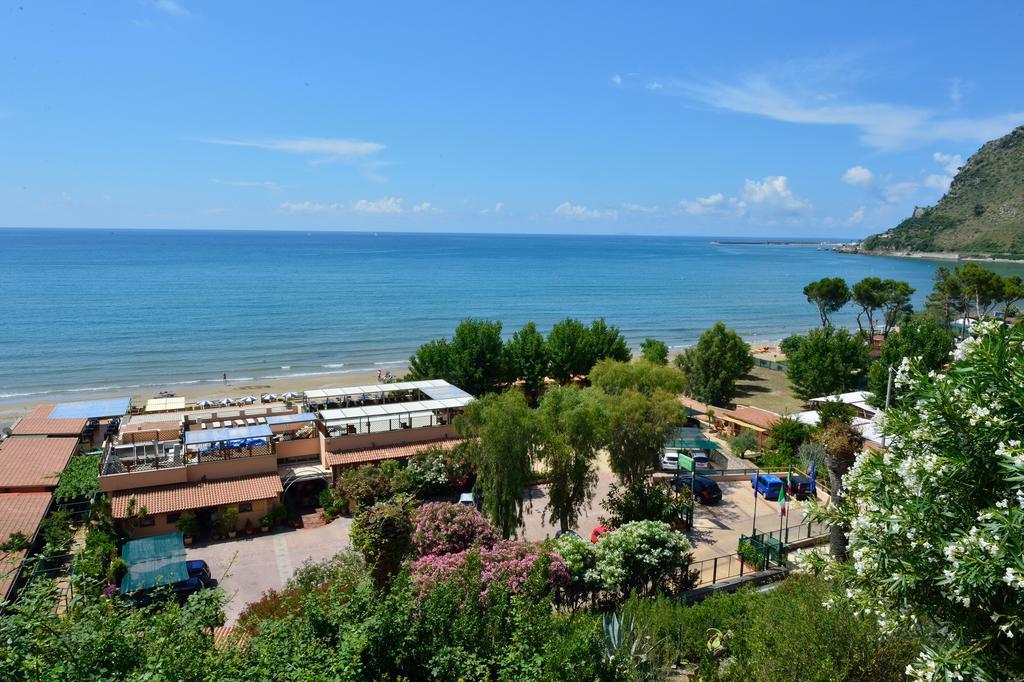 Hotel Acquasanta Terracina Exterior foto